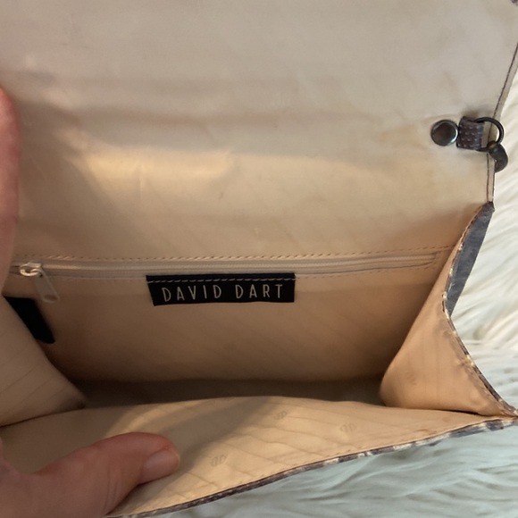 David Dart Purse size long 8.5” and long 8” shoulder sting is 22” not adjustable - Picture 2 of 9